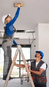 Зарплати в робітничих професіях зростають, але ринок стає менш активним