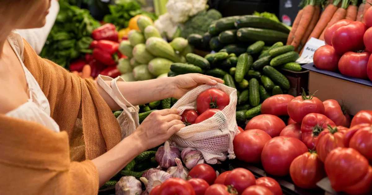 Як вибрати безпечні весняні овочі